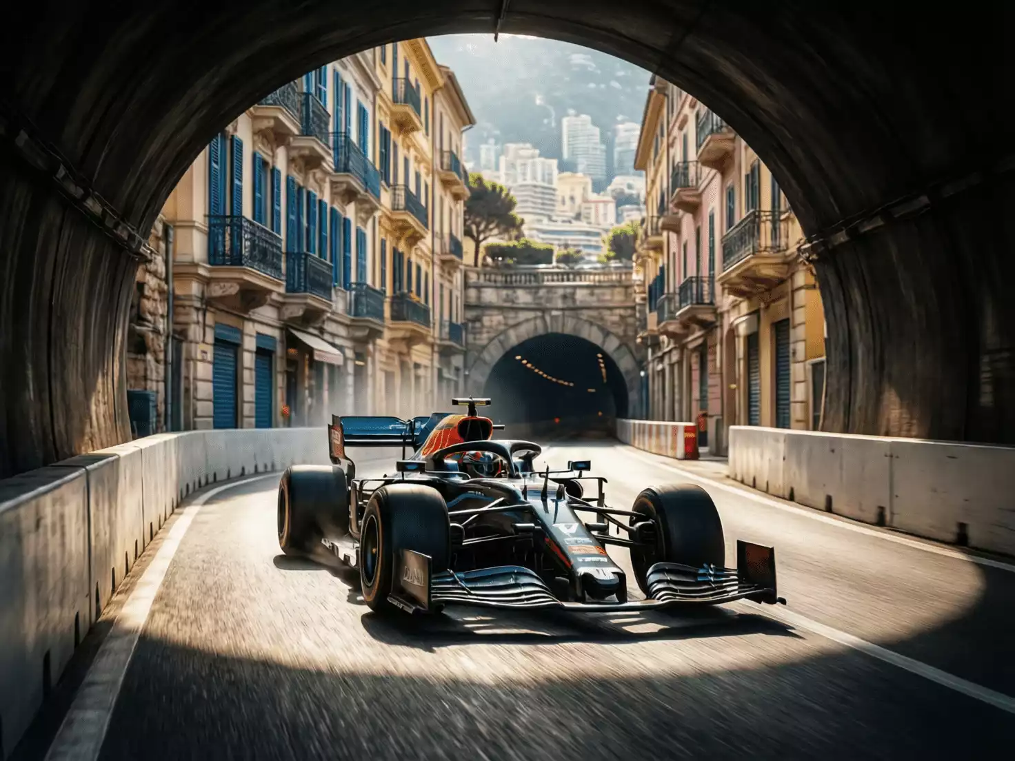 Monoplaza de F1 saliendo del túnel de Mónaco con luz del día visible al frente